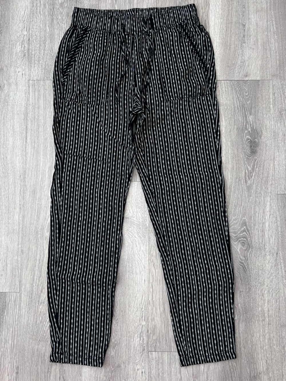 Old Navy Black Pinstripe Cropped Jogger Pants